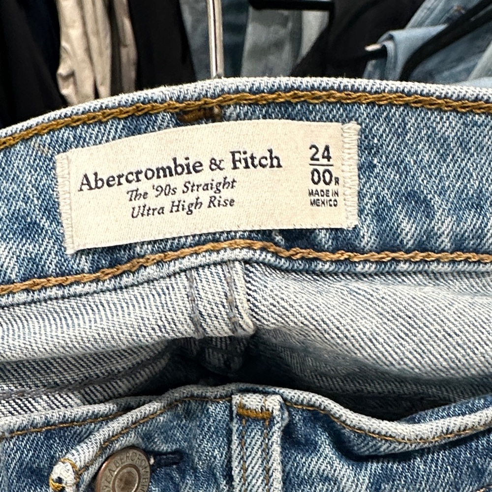 Abercrombie & Fitch '90s Straight Ultra High Rise Jeans - Blue